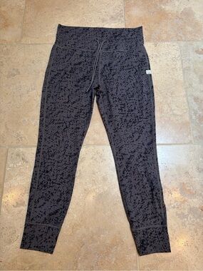 Vuori women’s high waisted leggings